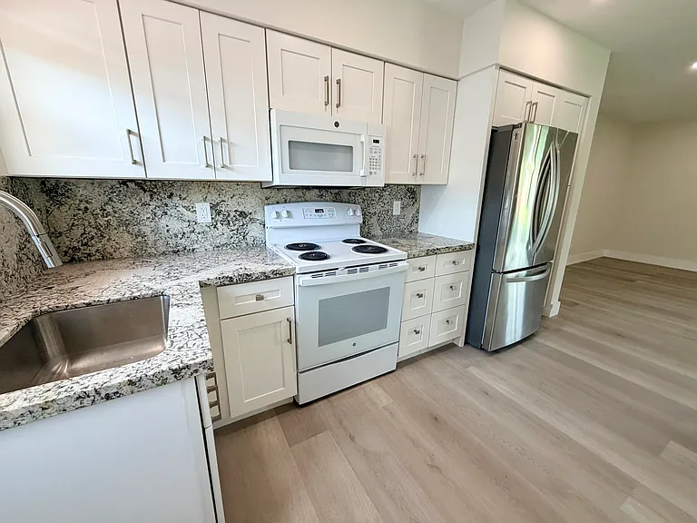2020 NE 56th Ct #2 — Photo 3