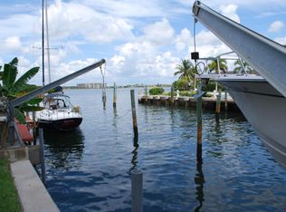 1050 Fairview Ln, Riviera Beach, FL 33404