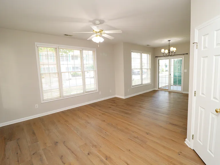 2812 Kudrow Ln — Photo 4