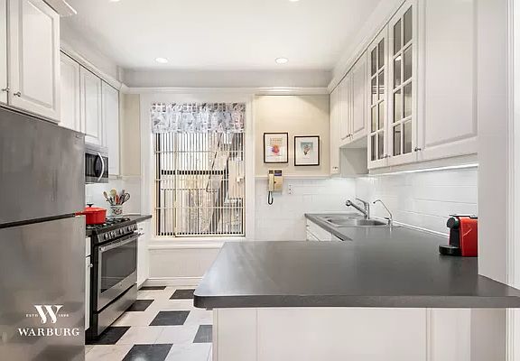 3rd image of 311 W 97th St APT 4W