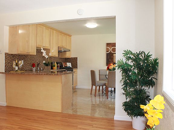 4th image of 2328 Clarke Avenue