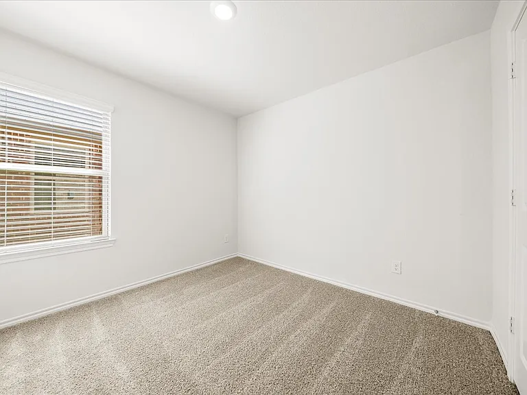 1532 Skyline Dr — Photo 9
