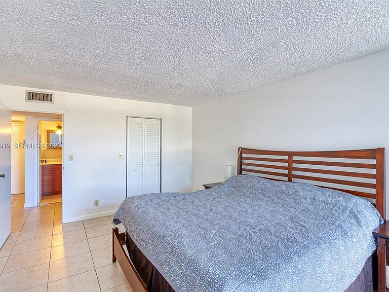 800 Parkview Dr #311 — Photo 13