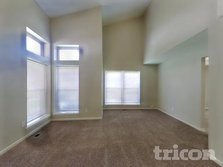 6907 Tartan Ct — Photo 2