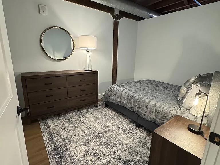 Hotel Street Apartments — Photo 6