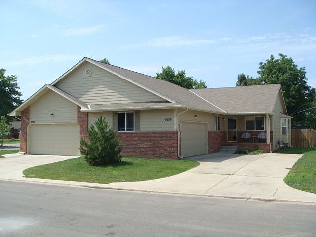 9020 and 9022 W Delano Cir