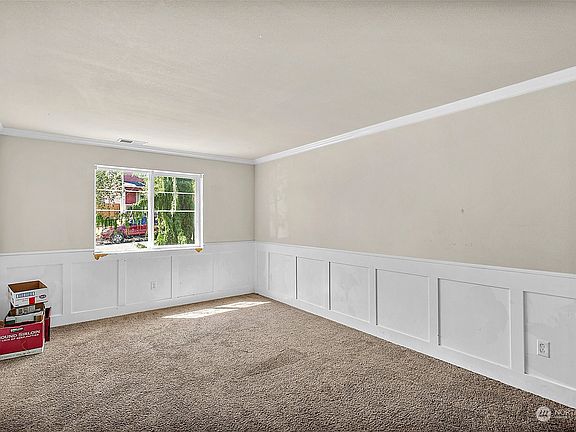 4th image of 2109 187th Street Ct E