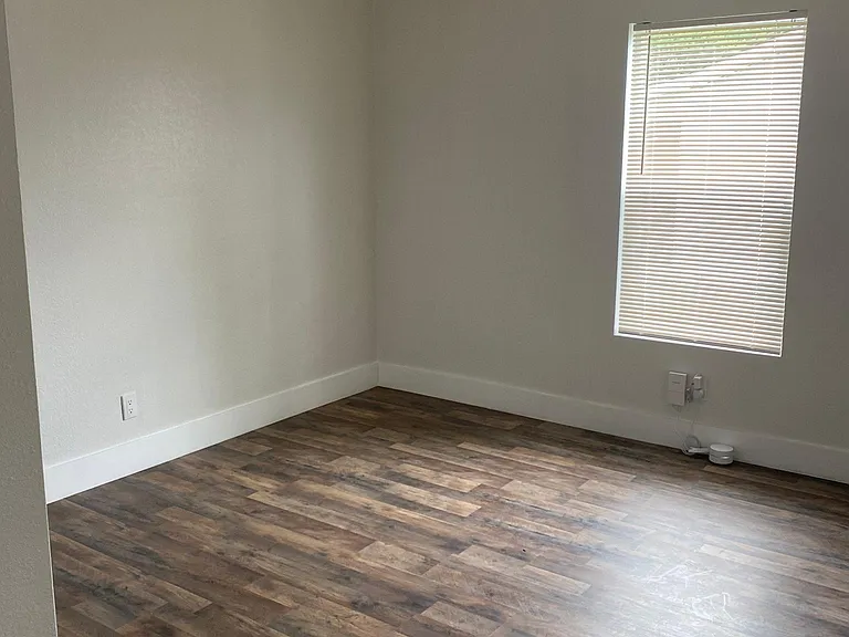 1411 Berene Ave — Photo 7