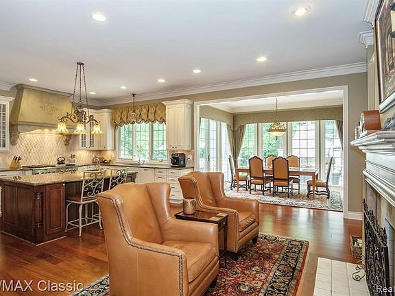 3rd image of 47910 Bellagio Ct