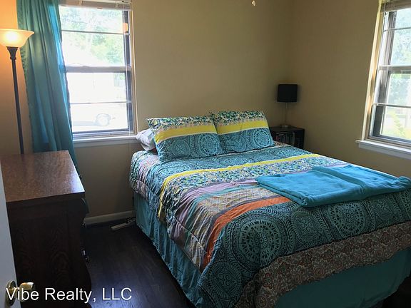 4th image of 1903 Dahlia Cir