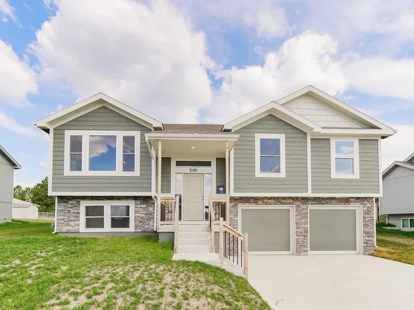 1908 Hawkview Dr, Harrisonville, MO 64701