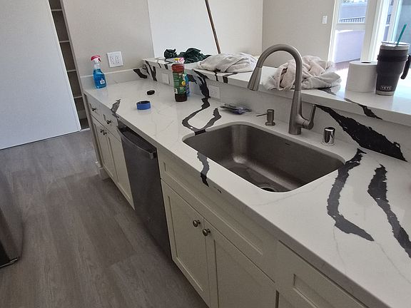 5th image of 5439 Bancroft Ave APT 5
