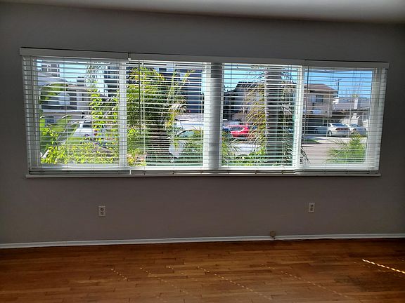2nd image of 3949 Kansas St