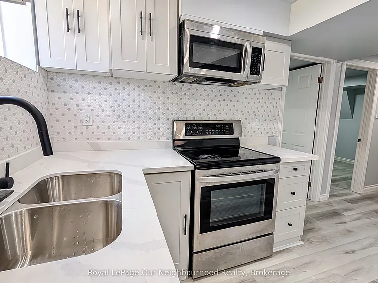31 Terry Cres #LOWER — Photo 4