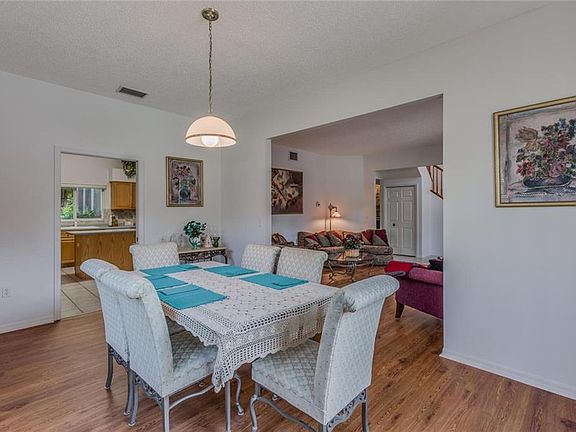 5th image of 2333 Warwick Dr