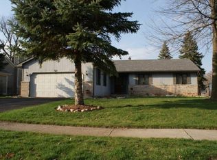 521 Barbary Ln, Woodstock, IL 60098