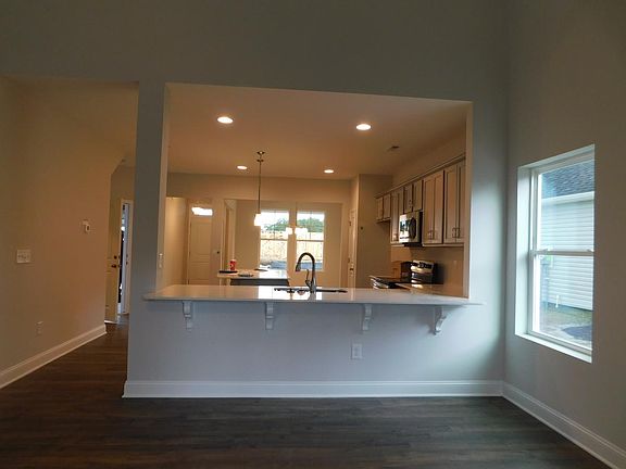4th image of 1590 Carmelina Dr SE