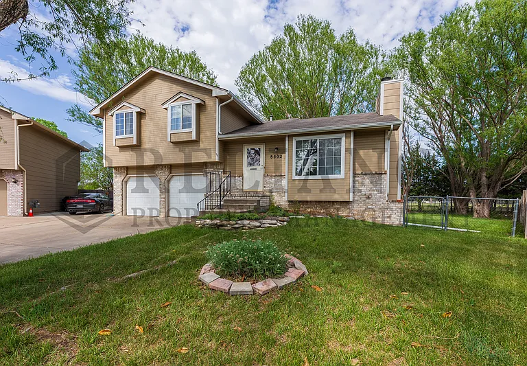 8502 W Westlawn Cir — Photo 1