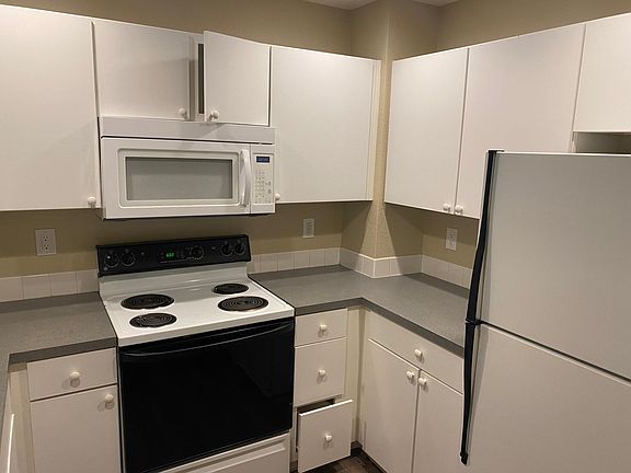 4th image of 3716 Oakwood Dr