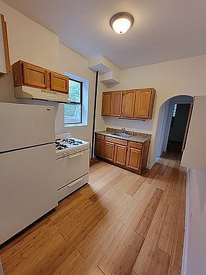 5th image of 284 14th St APT 2L