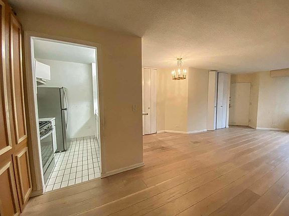 3rd image of 225 W 83rd St APT 4Z