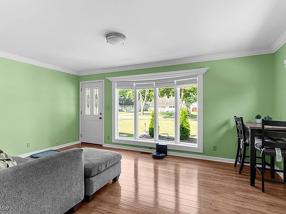 3rd image of 285 N Roanoke Ave