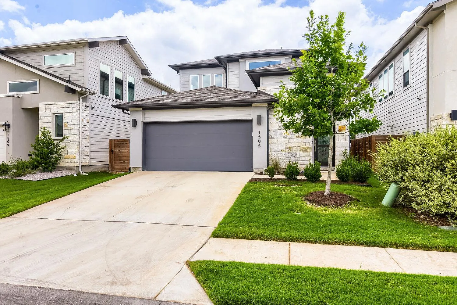 4 bed, 3.5 bath, 2322 sqft, $3,000 — Photo 1