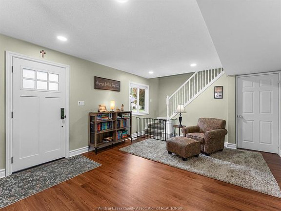 5th image of 2438 Francois Rd