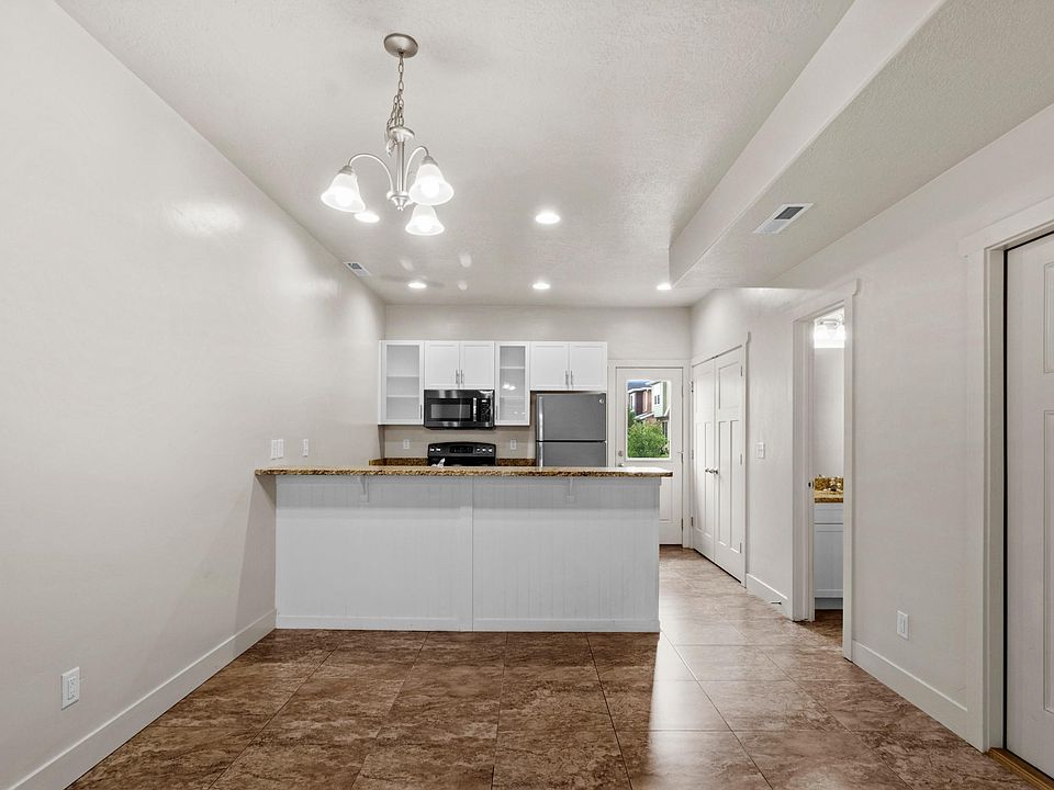 2 bedroom kitchen with vaulted ceilings