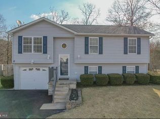 142 Longwood Dr, Bunker Hill, WV 25413