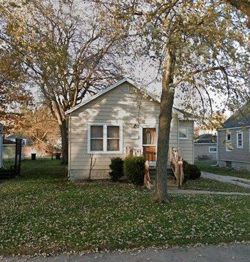 3 Bedroom House with full unfinished basement — Photo 1