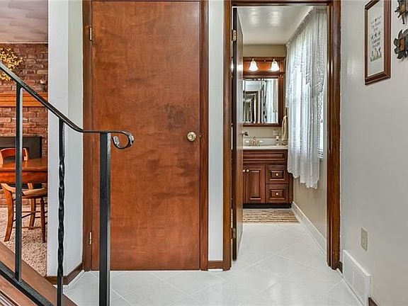 3rd image of 1003 Arborwood Dr