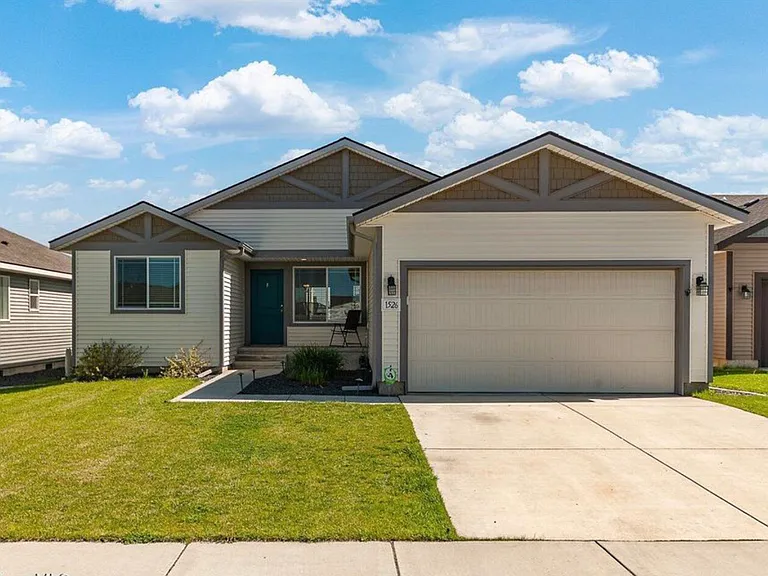 1526 N Minam Loop — Photo 1