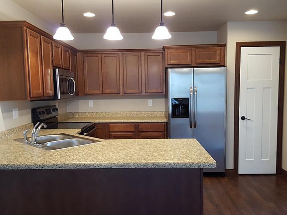 4th image of 463 Bainberry St
