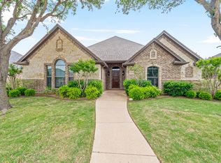 7036 Ridge Crest Dr, North Richland Hills, TX 76182