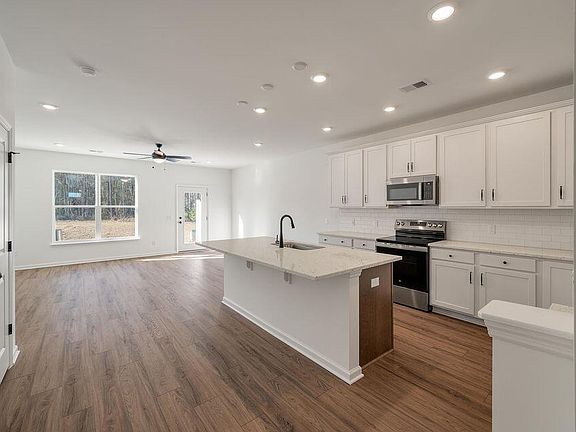 5th image of 448 Duskywing Dr