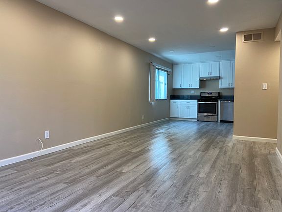 5th image of 11600 Chandler Blvd APT 1