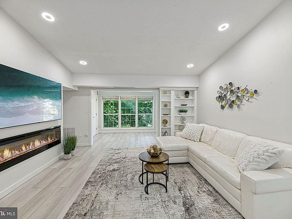 3rd image of 7769 Willow Point Dr