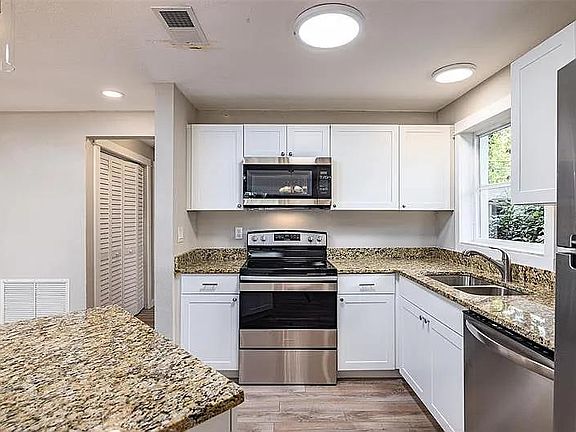 4th image of 997 Cederwood Dr