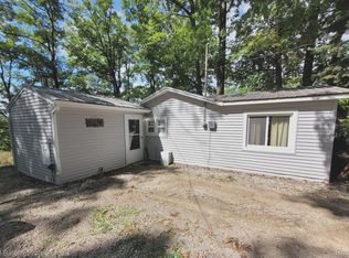 5223 Pointview Dr, Harrison, MI 48625