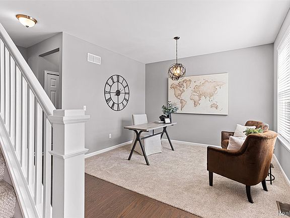 4th image of 286 Springview St