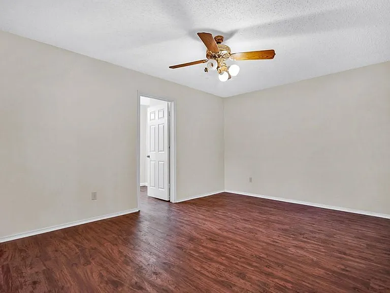 1101 Cresswell Dr — Photo 10