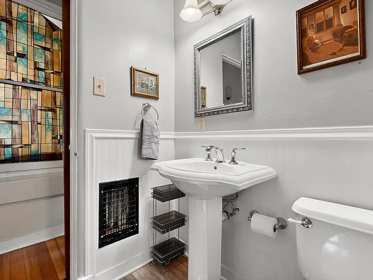 Gold Apt - Bathroom