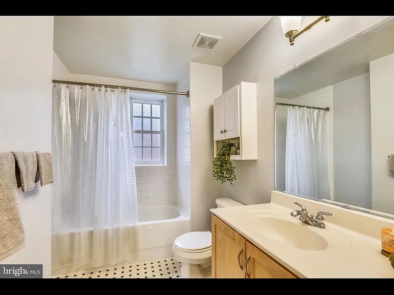 229 N Thomas St #101 — Photo 8