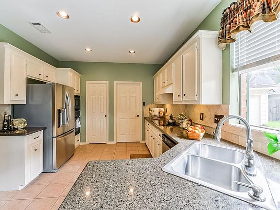 5th image of 18334 Longcliffe Dr