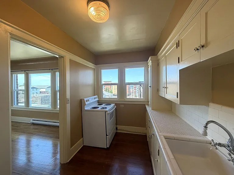 Belmont - 13 Unit — Photo 7