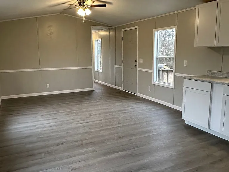 3204 Lyons Center Rd #E — Photo 2