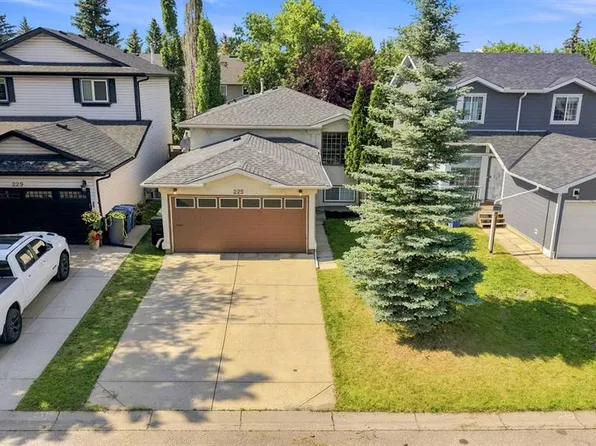 225 SE Harvest Glen Pl NE, Calgary, AB T3K 4J1