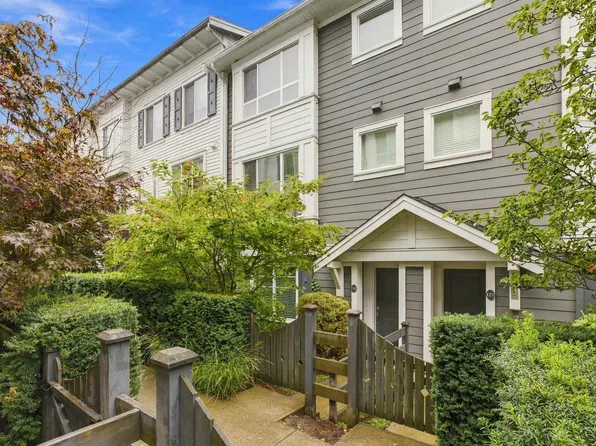 15230 Guildford Dr #128, Surrey, BC V3R 0C8
