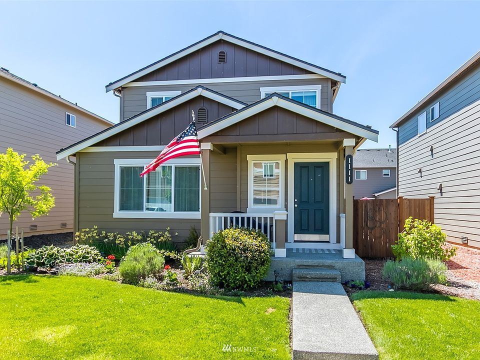 Front view of this charming home.